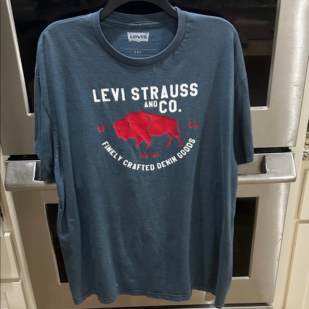 Levi's Gray Graphic Tee with Red Accent 2XL